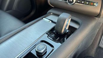 Volvo XC90 2.0 B5P [250] Momentum 5dr AWD Gtron