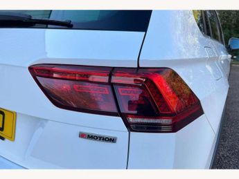 Volkswagen Tiguan 2.0 TDi 150 4Motion R-Line Tech 5dr DSG
