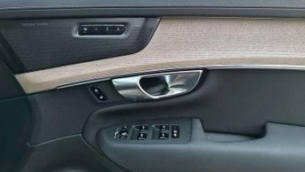 Volvo XC90 2.0 B5P Plus Dark 5dr AWD Geartronic