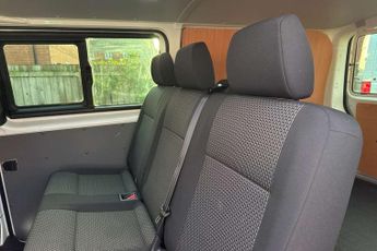 Volkswagen Transporter 2.0 TDI 150 Highline Kombi Van DSG