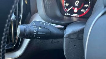 Volvo XC60 2.0 T5 [250] R DESIGN 5dr AWD Geartronic