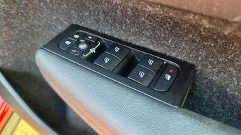 Volvo XC40 2.0 B4P Inscription Pro 5dr Auto