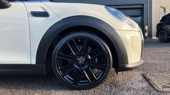 MINI Hatchback 5dr 1.5 Cooper Exclusive 5dr Auto