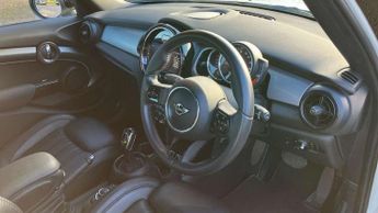MINI Hatchback 5dr 1.5 Cooper Exclusive 5dr Auto