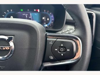 Volvo XC40 2.0 B3P Plus Dark 5dr Auto