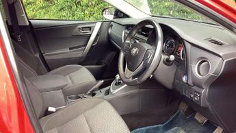 Toyota Auris 1.8 VVTi Hybrid Icon+ 5dr CVT Auto