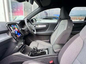 Volvo XC40 2.0 B3P Plus Dark 5dr Auto