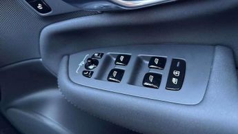 Volvo XC90 2.0 B5P Plus Dark 5dr AWD Geartronic