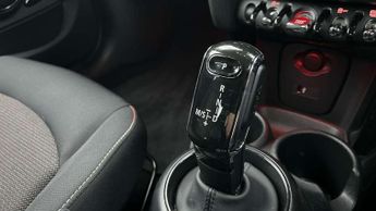 MINI Hatchback 5dr 1.5 Cooper Classic 5dr Auto [Comfort/Nav Pack]