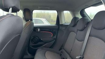 MINI Hatchback 5dr 1.5 Cooper Classic 5dr Auto [Comfort/Nav Pack]