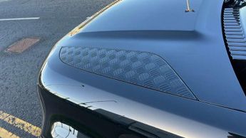 Land Rover Defender 3.0 D250 X-Dynamic SE 90 3dr Auto