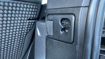 Land Rover Defender 3.0 D250 X-Dynamic SE 90 3dr Auto