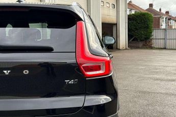 Volvo XC40 2.0 T4 Momentum 5dr AWD Geartronic