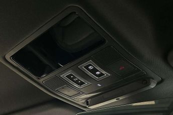 Land Rover Defender 3.0 D300 X-Dynamic HSE 110 5dr Auto