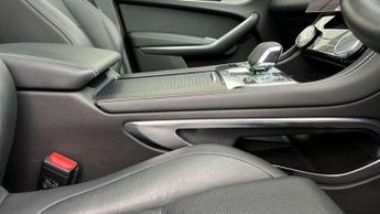 Jaguar F-Pace 2.0 D200 R-Dynamic SE Black 5dr Auto AWD