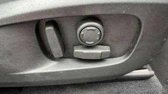 Jaguar F-Pace 2.0 D200 R-Dynamic SE Black 5dr Auto AWD