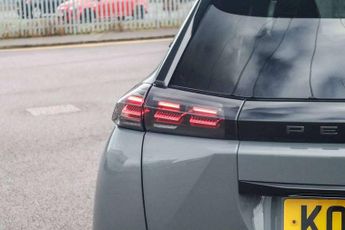 Peugeot 2008 1.2 Hybrid 136 GT 5dr e-DSC6