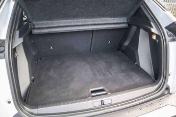 Peugeot 2008 1.2 Hybrid 136 GT 5dr e-DSC6