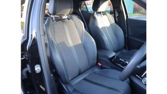 Peugeot 2008 1.2 Hybrid 136 GT 5dr e-DSC6