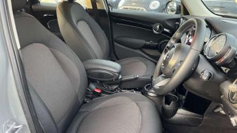 MINI Hatchback 5dr 1.5 Cooper Classic 5dr Auto