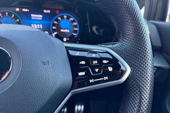 Volkswagen Golf 1.5 eTSI 150 R-Line 5dr DSG