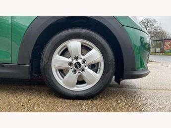 MINI Hatchback 1.5 Cooper Classic 3dr Auto