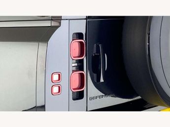 Land Rover Defender 3.0 D300 X-Dynamic HSE 130 5dr Auto [8 Seat]
