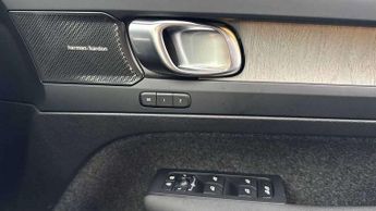 Volvo XC40 2.0 B4P Ultimate Dark 5dr Auto
