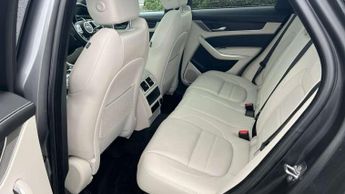 Jaguar F-Pace 2.0 P250 R-Dynamic Black 5dr Auto AWD