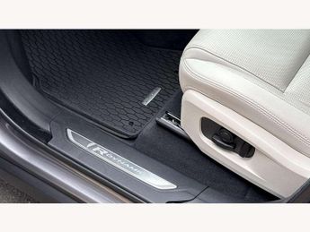 Jaguar F-Pace 2.0 D200 R-Dynamic Black 5dr Auto AWD