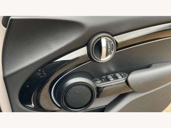 MINI Hatchback 5dr 1.5 Cooper Classic 5dr Auto [Comfort/Nav Pack]
