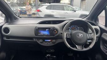 Toyota Yaris 1.5 Hybrid Design 5dr CVT