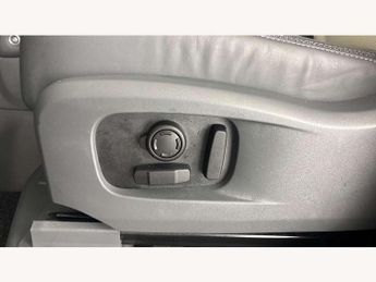 Land Rover Defender 3.0 D300 X-Dynamic HSE 110 5dr Auto [7 Seat]