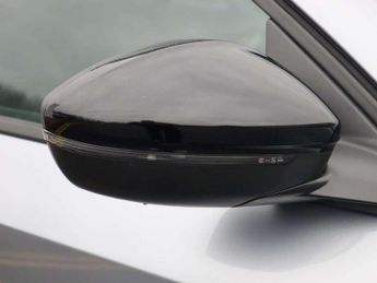 Peugeot 208 1.2 Hybrid 100 Allure 5dr e-DSC6