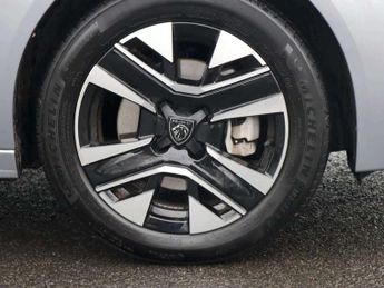 Peugeot 208 1.2 Hybrid 100 Allure 5dr e-DSC6