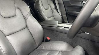 Volvo XC60 2.0 B5P Plus Dark 5dr AWD Geartronic