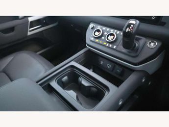 Land Rover Defender 3.0 D250 X-Dynamic S 110 5dr Auto