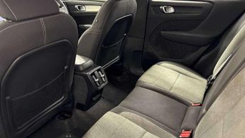 Volvo XC40 2.0 B3P Core 5dr Auto