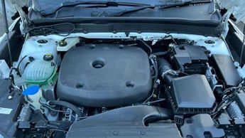Volvo XC40 2.0 T4 R DESIGN Pro 5dr AWD Geartronic