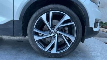 Volvo XC40 2.0 T4 R DESIGN Pro 5dr AWD Geartronic