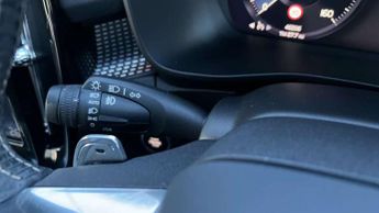 Volvo XC40 2.0 T4 R DESIGN Pro 5dr AWD Geartronic