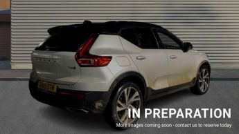 Volvo XC40 2.0 T4 R DESIGN Pro 5dr AWD Geartronic