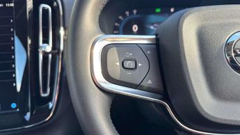 Volvo XC40 2.0 B3P Ultra Dark 5dr Auto