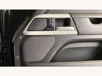 Land Rover Defender 3.0 D300 X-Dynamic HSE 110 5dr Auto