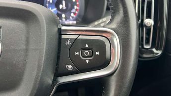Volvo XC40 2.0 B4P Momentum 5dr Auto