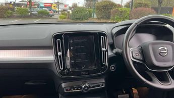 Volvo XC40 2.0 B4P Momentum 5dr Auto