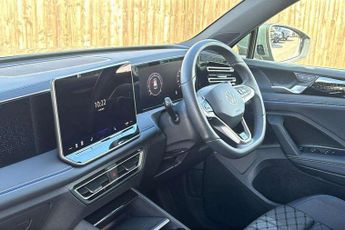 Volkswagen Tiguan 2.0 TDI R-Line 5dr DSG