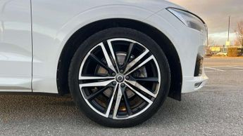 Volvo XC60 2.0 D4 R DESIGN Pro 5dr AWD Geartronic