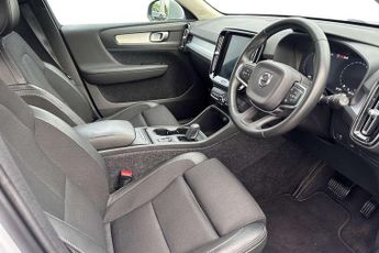 Volvo XC40 2.0 T4 Momentum Pro 5dr AWD Geartronic