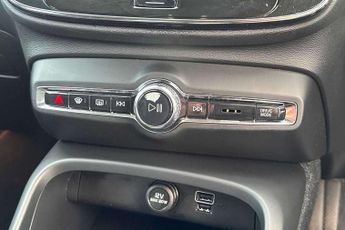 Volvo XC40 2.0 T4 Momentum Pro 5dr AWD Geartronic